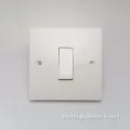 Conector de interruptor de luz de pared eléctrica del Reino Unido